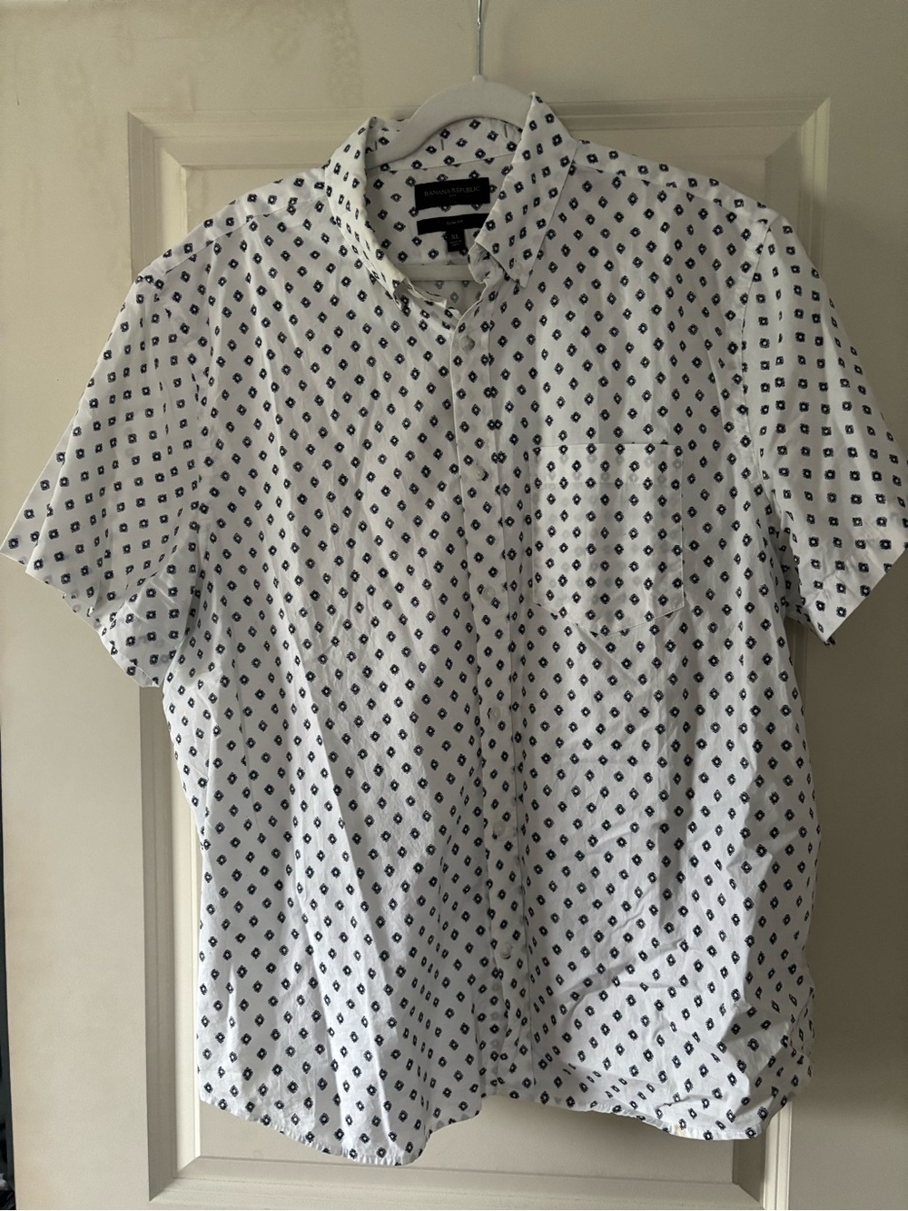 Banana Republic White Short-Sleeve Button-Down with Navy Geo Print XL